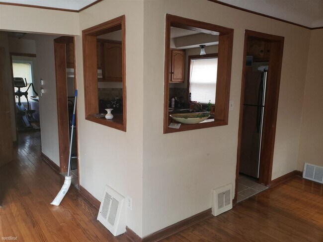 Building Photo - 3 br, 1 bath House - 14001 Edmore Dr