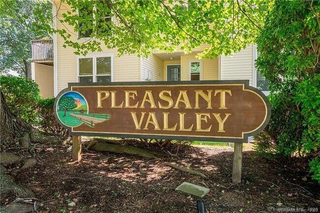 Foto del edificio - 949 Pleasant Valley Rd