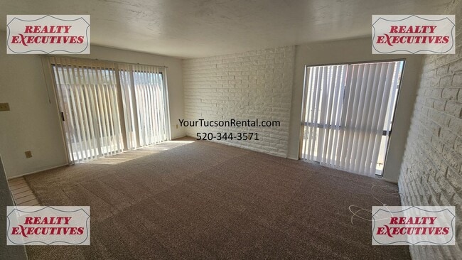 Building Photo - Fort Lowell & Campbell 2/1 - A/C and all appliances