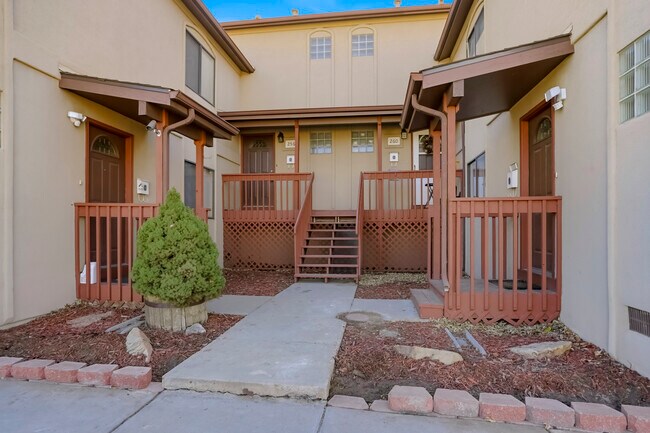 4 unidades en total - 256 W Jefferson Ave