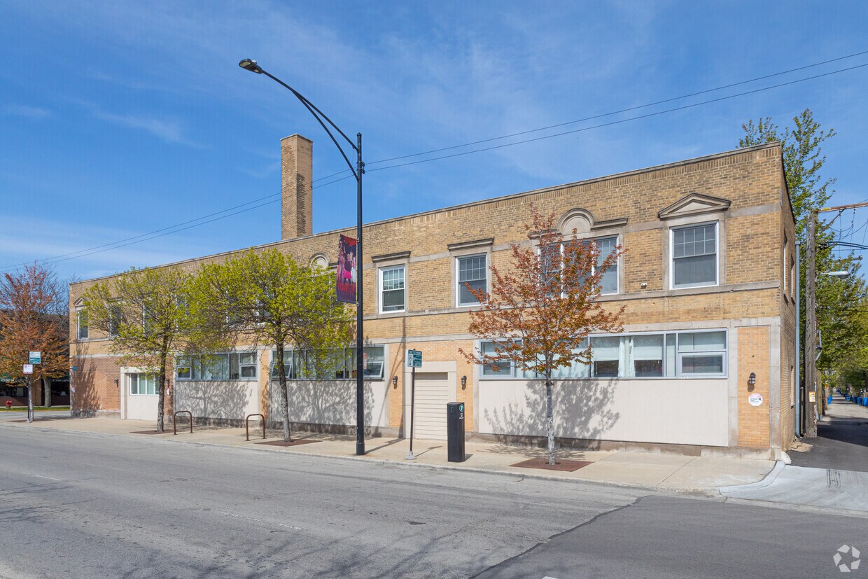 Foto del edificio - 6125 N Clark St