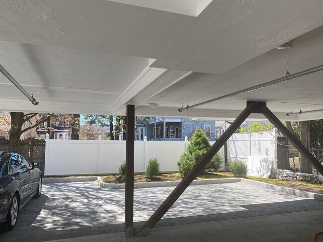 Building Photo - 42 Blossom St
