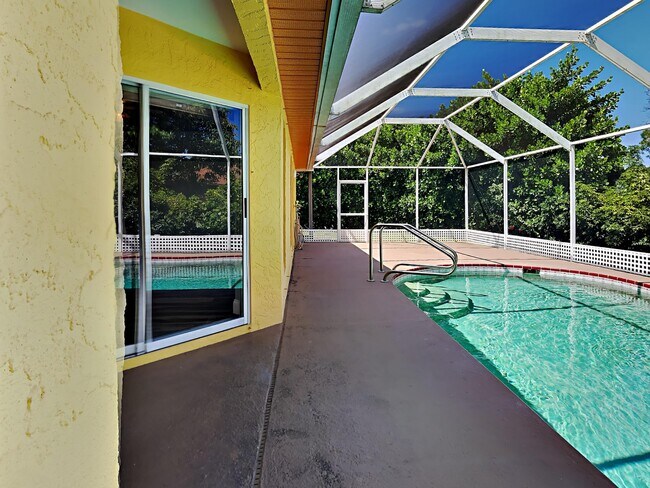 Building Photo - 4830 50th Dr