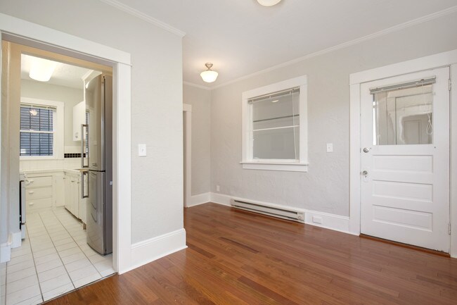 Building Photo - 1821 11th Ave W