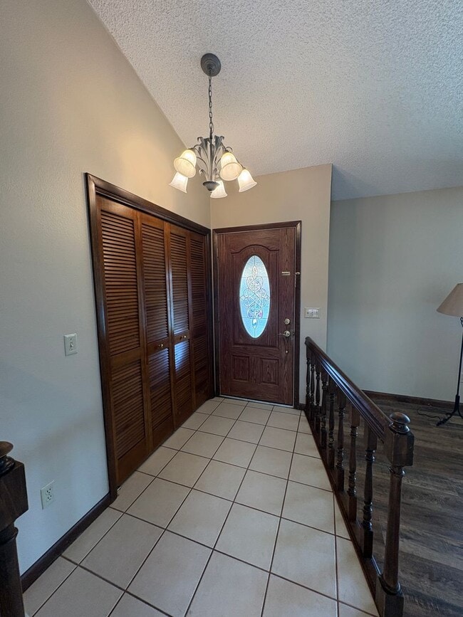Building Photo - Spacious Pet-Friendly West End Home Near the Rims!