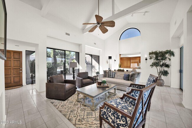 Building Photo - 8565 E Vista Del Lago