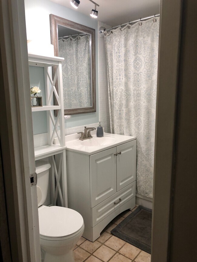 Building Photo - 300 M St SW