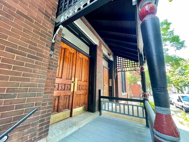 Building Photo - 1903 N Sheffield Ave