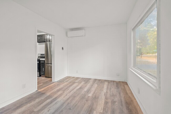 Building Photo - 700 Hartman Ave