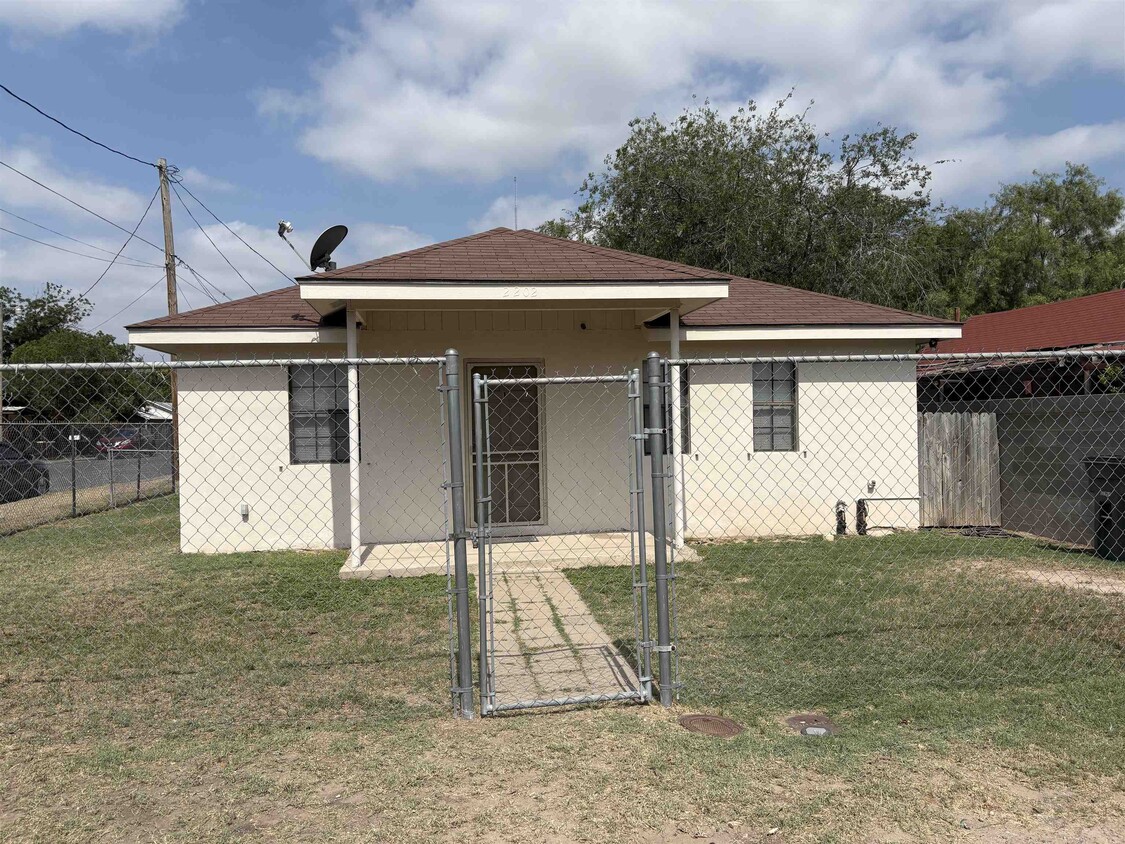 Foto principal - 2202 Main Ave