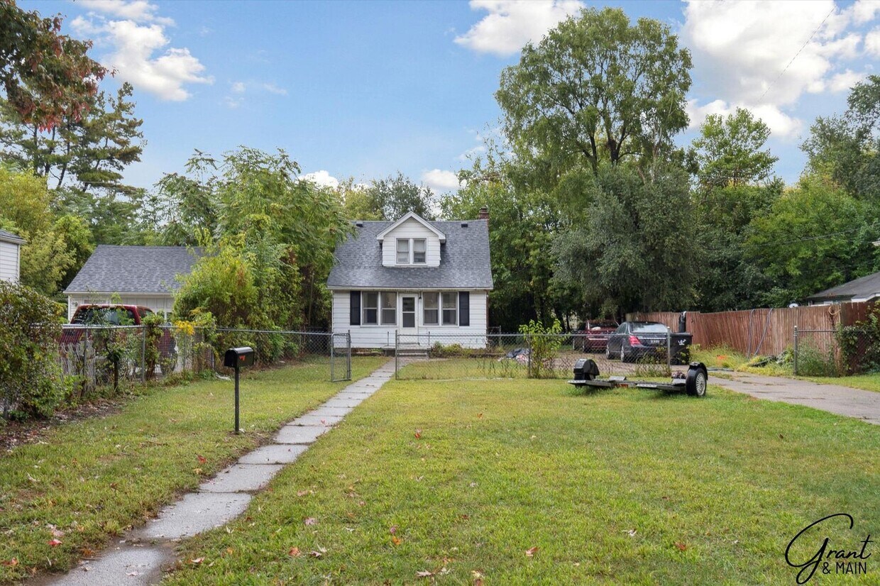 Primary Photo - 3 Bed Bungelow $1250.00/mo