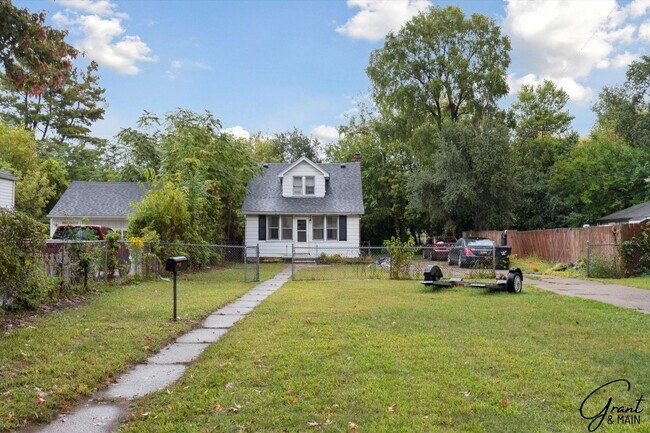 Building Photo - 3 Bed Bungelow $1250.00/mo