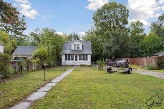 Building Photo - 3 Bed Bungelow $1250.00/mo