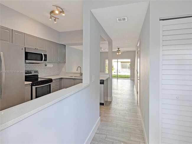 Foto del edificio - 180 SW 96th Ter