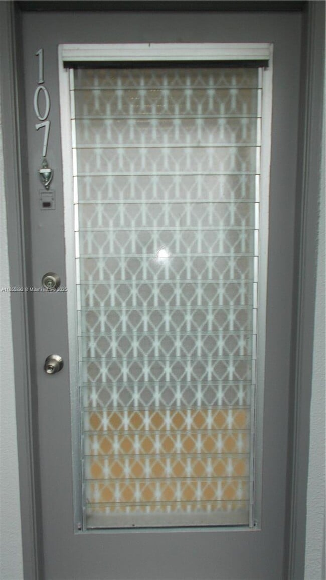 Foto del edificio - 1400 SW 124th Terrace