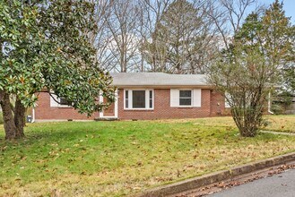 Building Photo - 1052 Forrest Dr