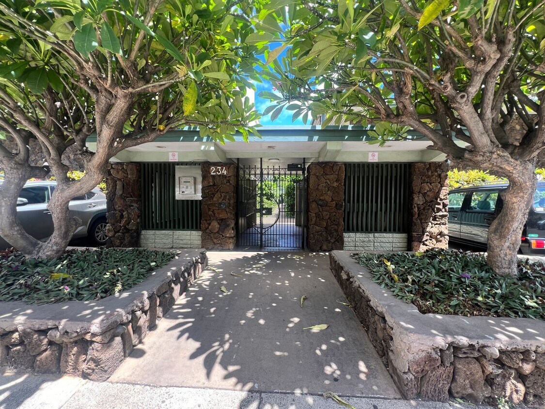 Primary Photo - Waikiki - Ohua Gardens studio available now!