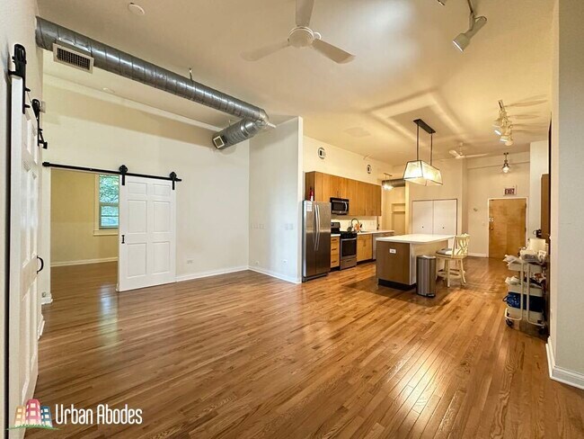 Building Photo - 3040 N Ashland Ave
