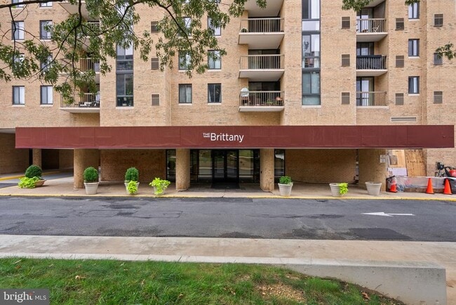 Foto del edificio - 4500 S Four Mile Run Dr