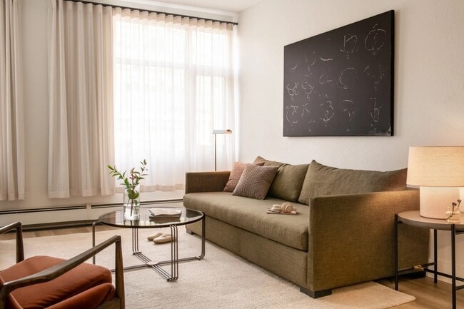 Building Photo - 161 Laurier Av W