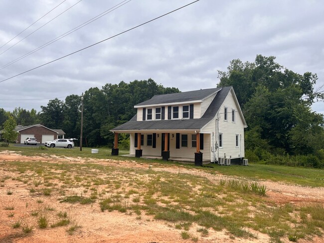 Building Photo - Gorgeously renovated farmhouse in Halifax ...