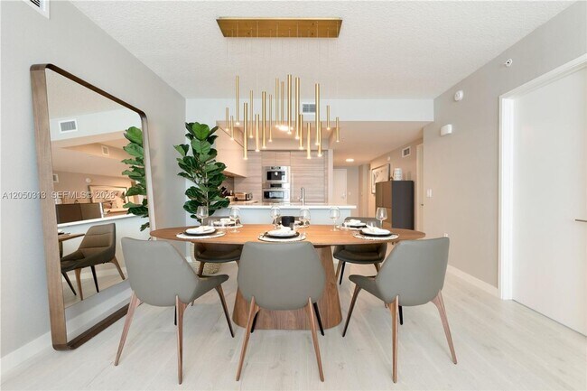Foto del edificio - 330 Sunny Isles Blvd