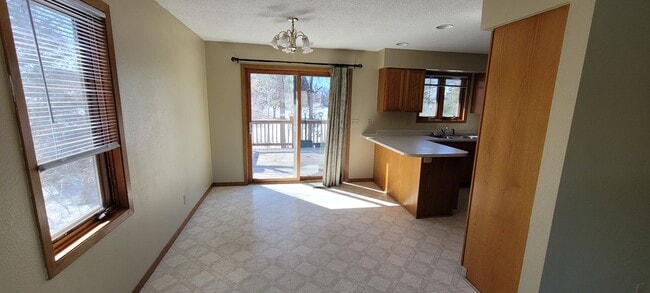 Building Photo - Large Cul-de-sac Home