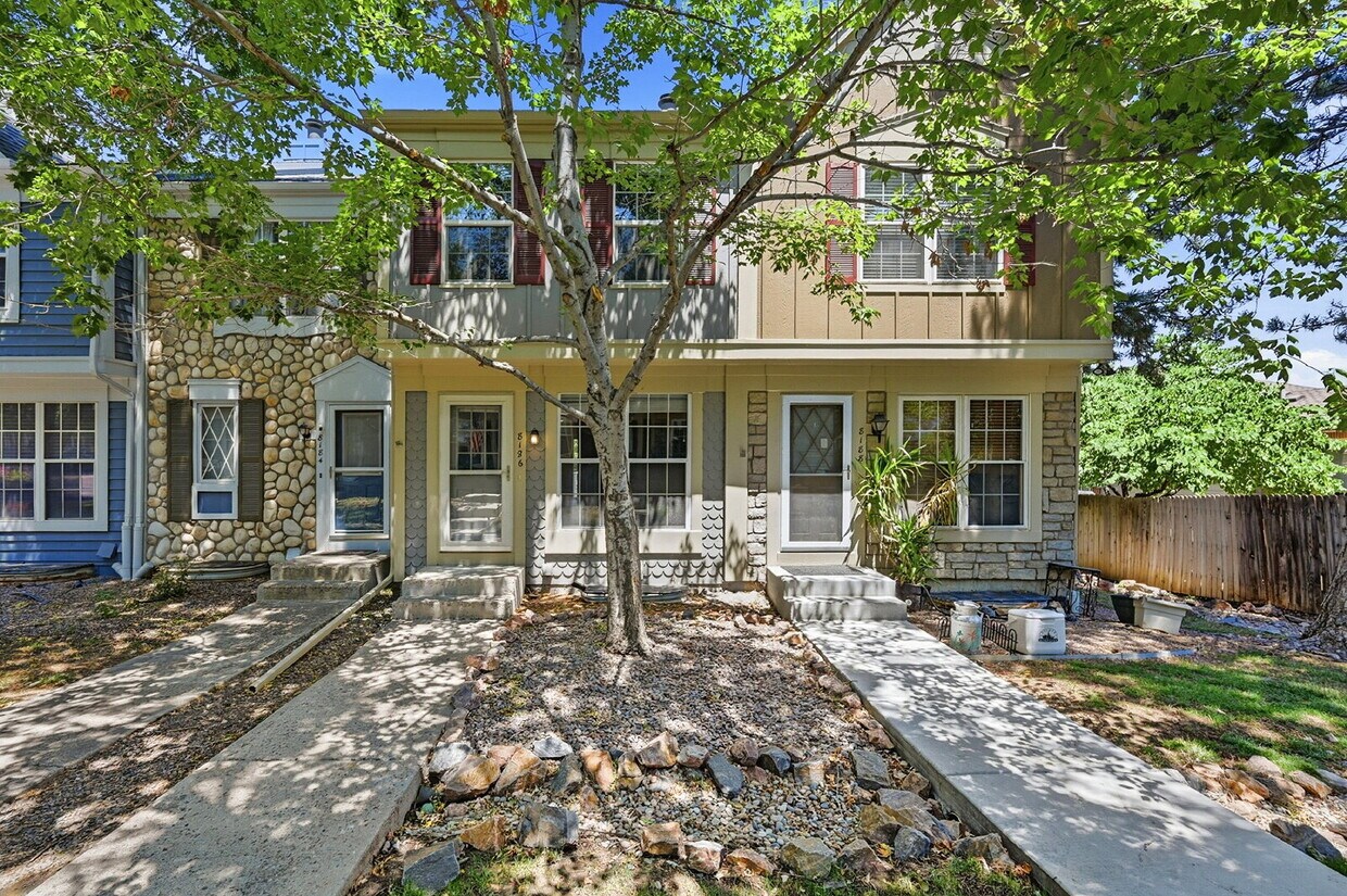 $2,670.95, 2 Bed, 2.5 bath Townhome in Centennial with in unit Laundry! - $2,670.95, 2 Bed, 2.5 bath Townhome in Centennial with in unit Laundry!