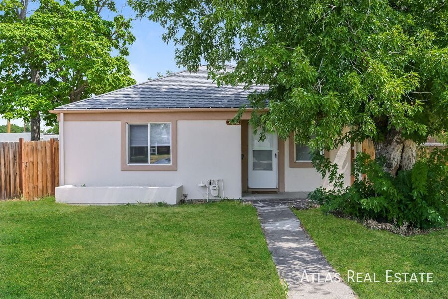 Foto principal - 3450 Birch Street