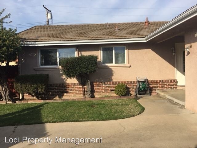 Building Photo - 1407 Mariposa Way