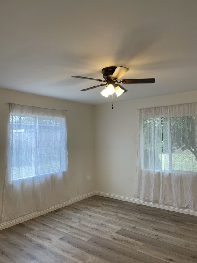 Building Photo - 4635 N 11th Pl