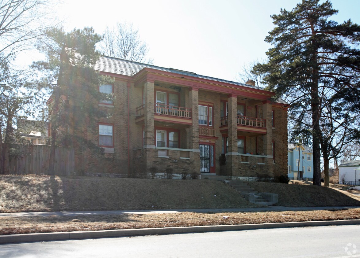 Foto del edificio - 4201 E Linwood Blvd