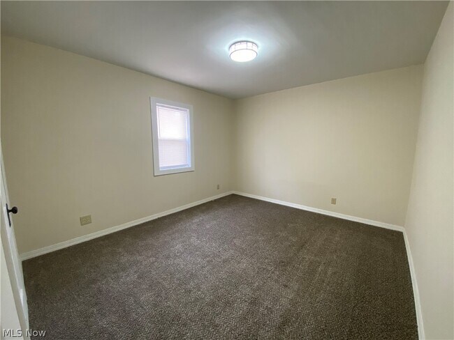 Foto del edificio - 8221 Grand Division Ave
