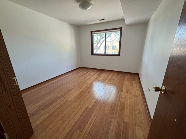 Foto del edificio - Spacious 2BR Townhome in West Ridge – 1,80...