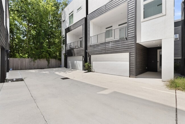 Building Photo - 513 Schweikhardt St