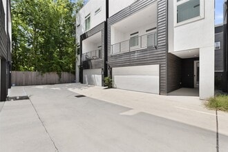 Building Photo - 513 Schweikhardt St