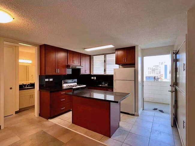 Building Photo - 1 Bedroom 1 Bathroom 1 Parking in Makiki
