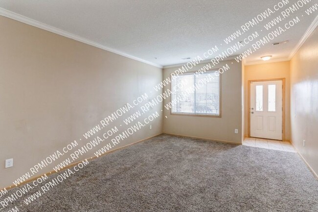 Foto del edificio - 3 Bedroom 2.5 Bath Townhome. Waukee Schools!!