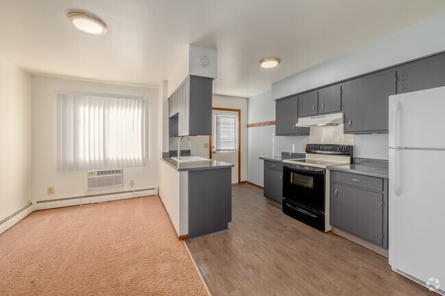 2BR, 1.5BA - 1,033SF - Kitchen and Dining Room - Cambridge Court Townhomes