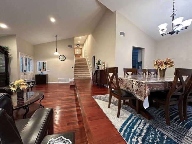 Building Photo - 11 Deerwood E