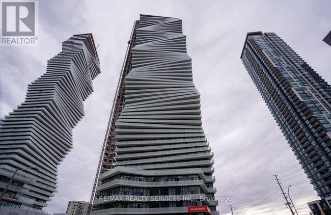 Photo du bâtiment - 3900 Confederation Pkwy