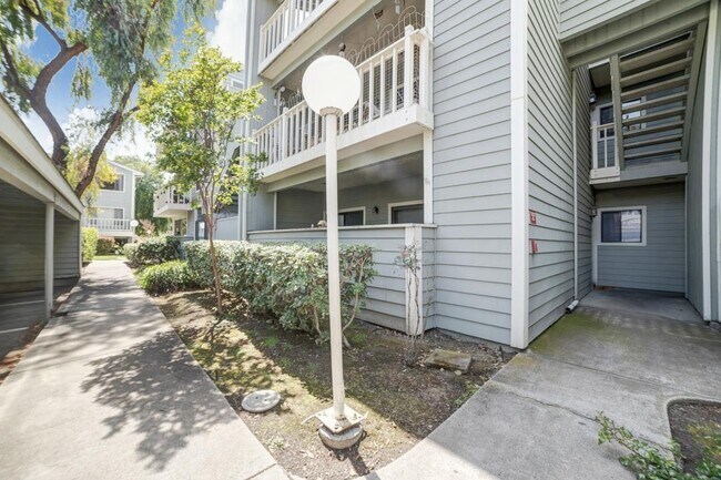 Foto del edificio - 3648 Birchwood Terrace