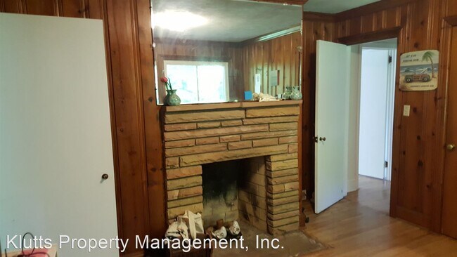 Building Photo - 3 br, 1 bath House - 1642 Medford Drive