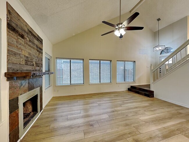 Foto del edificio - 2008 Feather Ln