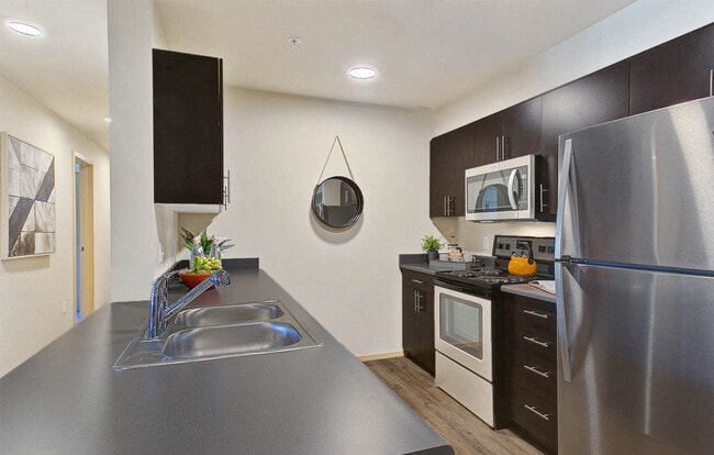Building Photo - Redmond Ridge