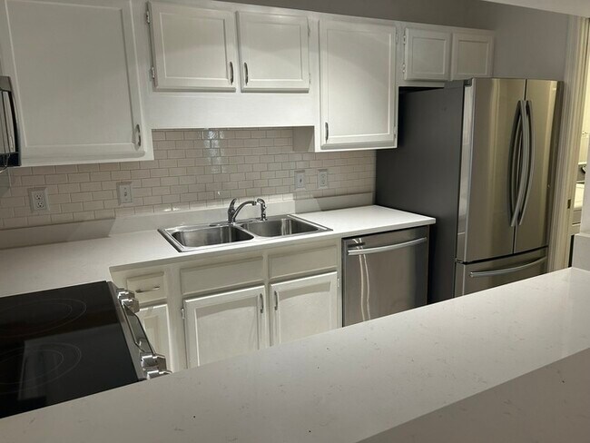 Foto del edificio - Move-in Ready Luxurious 2 bedroom, 2 bathroom affordable condo in Hoover, Alabama