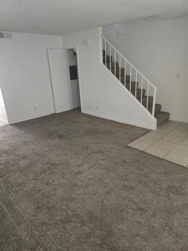 Building Photo - 2701 Kline Cir