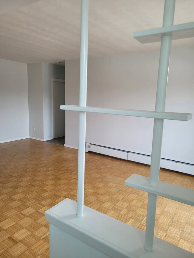 Photo du bâtiment - For Rent: Bright & Spacious 2-Bedroom Apartment – Available Immediately!