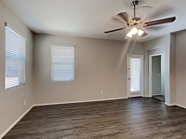 Foto del edificio - 3019 W Jessica Ln