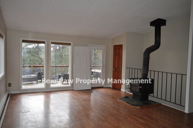Building Photo - Awesome Mountain Home in Pine